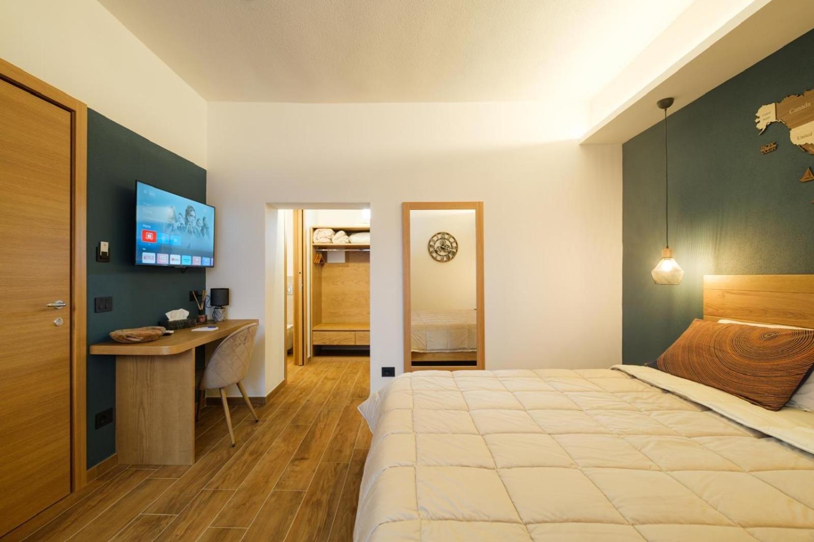 In Centro Da Carlotta Hotel Olbia Exterior photo